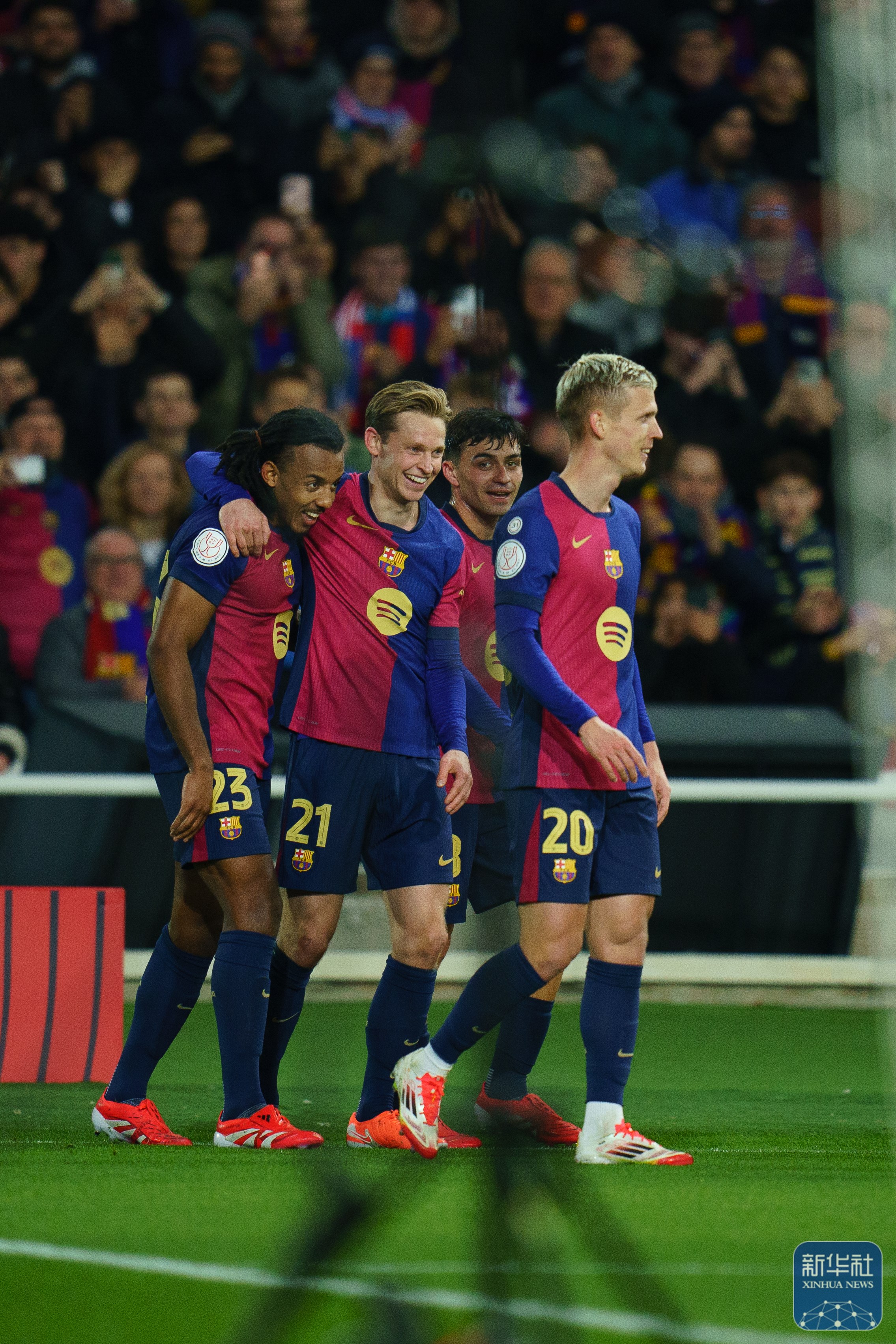 赛地聚焦：国王杯集结日热度飙升，巴黎圣日耳曼回应争议，球迷炸锅，高层口径保持一致