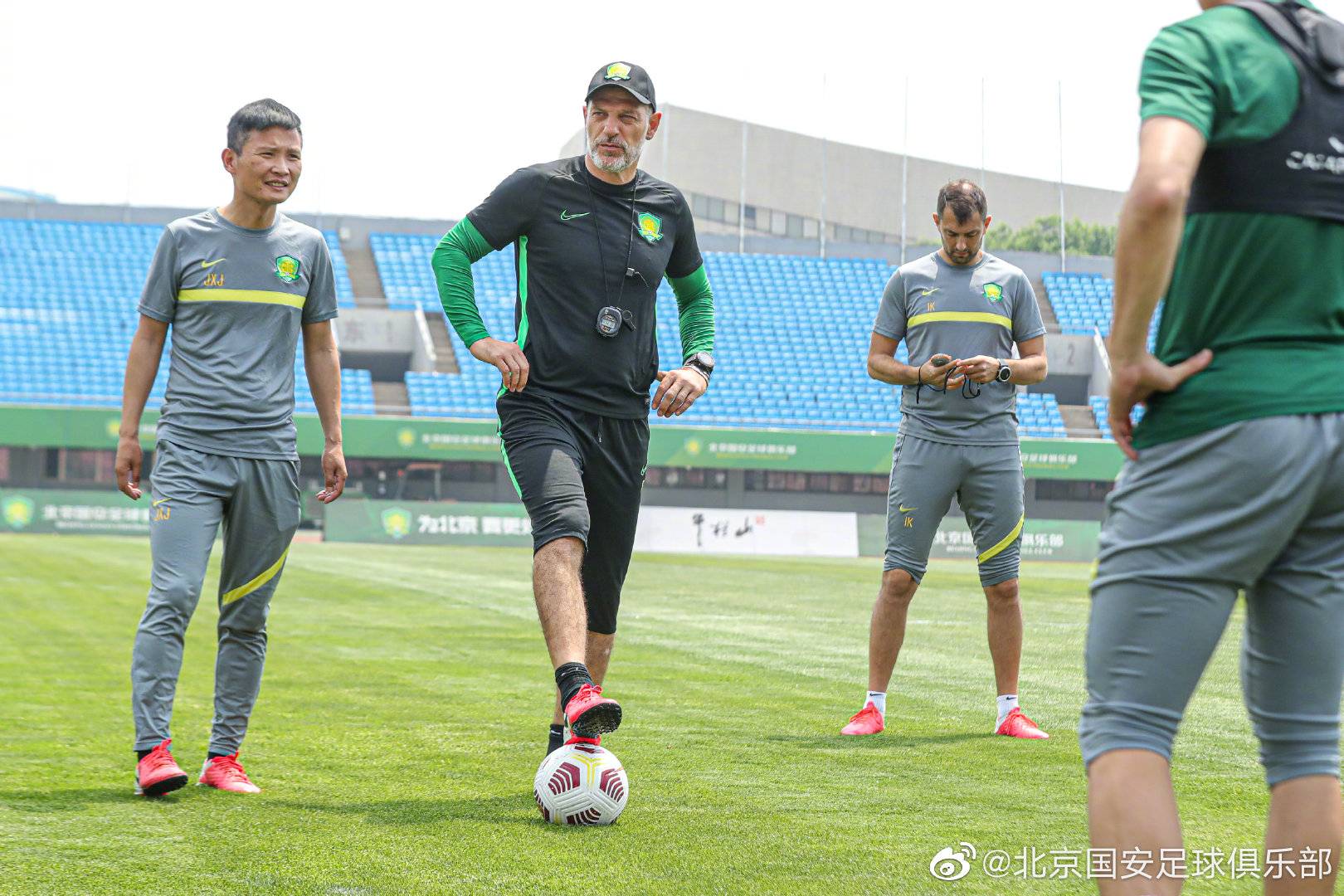 北京国安集结日回应争议华盛顿奇才绝杀压哨备战NBA季后赛，萨拉赫与80激战快船分钟瞬间刷屏的简单介绍